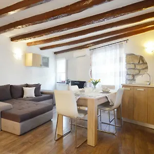 Eleni Apartamento